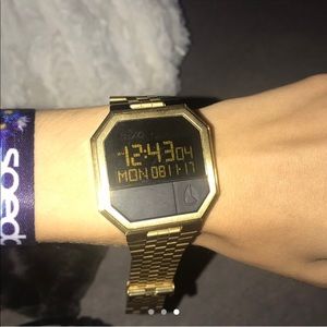 Gold Nixon Re-Run Watch